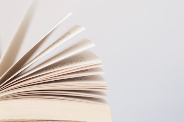 社区居委会依据国家法律法规和政策