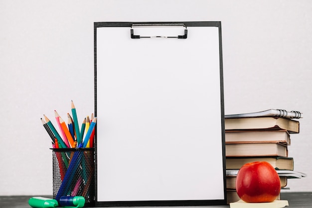 社区居委会依据国家法律法规和政策